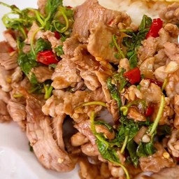 ข้าวกระเพราหมูชิ้น