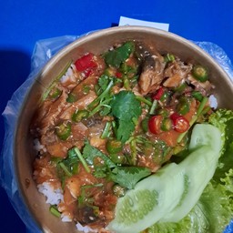 ข้าวราดยำปลากระป๋อง