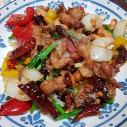 ไก่ผัดเม็ดมะม่วง