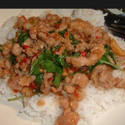 ข้าวผัดกระเพราหมูชิ้น