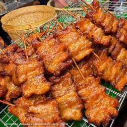 จิราภรณ์หมูทอดเสียบไม้