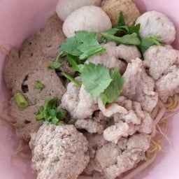 ก๋วยเตี๋ยวแห้งหมู