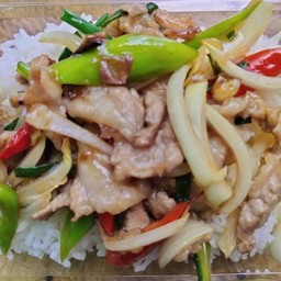 ข้าวผัดพริกอ่อนหมูหมัก
