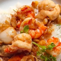 ข้าวทะเลกระเทียม