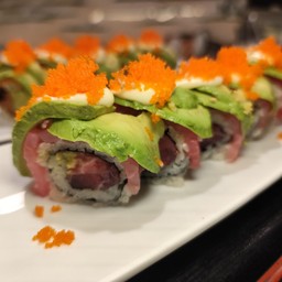 โรลทูน่า ยัดไส้และพันอโวคาโด้ 5ชิ้นใหญ่