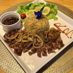 ข้าวมันหน้าเนื้อย่าง