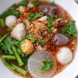 ก๋วยเตี๋ยวโฟยำเครื่องแน่นๆ