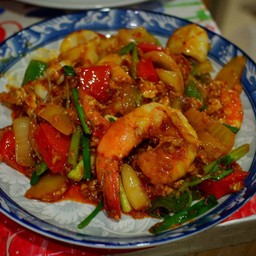 ผัดผงกะหรี่ทะเลพริกเผา