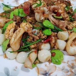 ผัดสามเหม็น