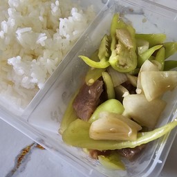 ข้าวราดพริกหยวกหมู