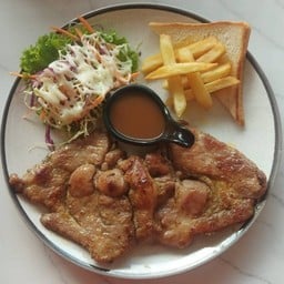 เดอะมาม่า&สเต็ก เอ็กซเพลส