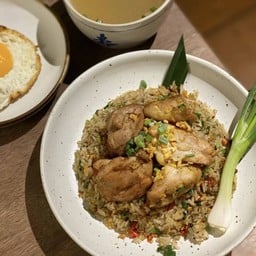 oข้าวผัดคั่วพริกเกลือไก่