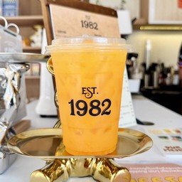 ลาบภิรมย์&Est.1982