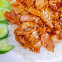 ข้าวหมูกระเทียม