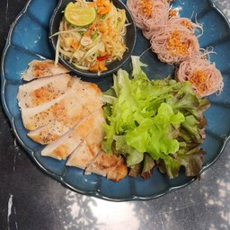 ไก่ซูวี หมี่ส้มตำ