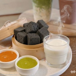 Set ปังชาโคนึ่งจิ้มชาไทยใบเตย+นมสดร้อนๆ