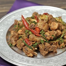 ผัดเผ็ดไก่บ้าน