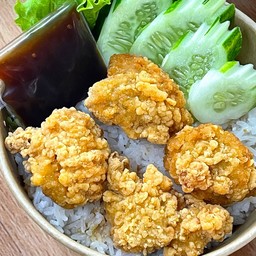 ข้าวหน้าไกคาราเกะ ซอสไก่