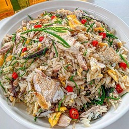 ข้าวผัดปลาทู ชะอม พริกสด สูตรโบราณ