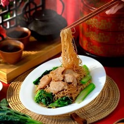 ผัดซีอิ๊วหมูนุ่ม-เส้นหมี่