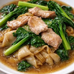 ราดหน้าเส้นใหญ่โบราณ