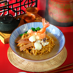 บะหมี่กรอบ ราดหน้าทะเล