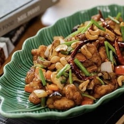 ไก่ผัดเม็ดมะม่วง