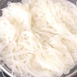 เส้นเล็กลวก