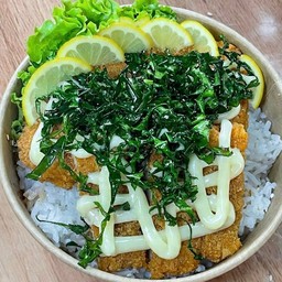 ข้าวหน้าไก่ทอดซอสครีมมะนาว