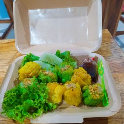 ขนมจีบ+ผักกาดหอม แตงกวา