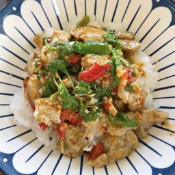 ใหม่! ข้าวผัดกะเพราลูกชิ้นปลาอินทรี อร่อยแซ่บ โปรตีนเน้นๆ