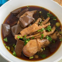 ก๋วยเตี๋ยวไก่ตุ๋นมะระ