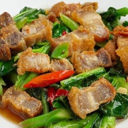 คะน้าฮ่องกงหมูกรอบ