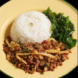 กะเพราหมูสับหน่อไม้ (กับข้าว) Pork+Bamboo (Kub Khao)