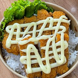 ข้าวหน้าไก่ทอดซอสครีมมะนาว ไม่ใส่คะน้าทอด