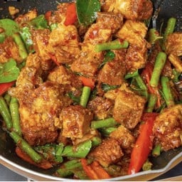 (เป็นกับข้าว) ผักพริกแกงหมูกรอบ
