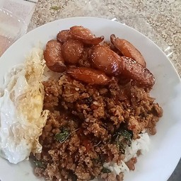 กระเพราหมู+กุนเชียงทอด