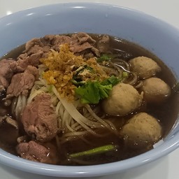 ก๋วยเตี๋ยวเนื้อ ((น้ำตก,น้ำใส,ต้มยำ,แห้ง))