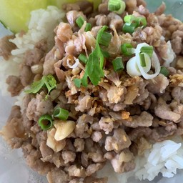 [อร่อยซ่ากับโค้ก] ข้าวหมูสับคั่วพริกเกลือ +  โค้ก ออริจินัล (กระป๋อง) 