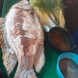 10ทิศปลาเผา&กุ้งเผา เอ๋ &ตุ๊กตา ร้านขนมจีนแม่ค้าหน้าเป๊ะ