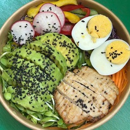 สลัดอโวคาโด้อกไก่นุ่ม