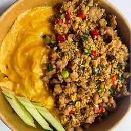ข้าวหมูสับคั่วพริกเกลือไข่ข้น