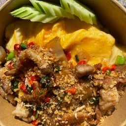 ข้าวสามชั้นคั่วพริกเกลือไข่ข้น