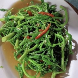 ผัดผักกระเฉดไฟแดง