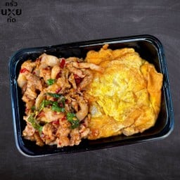 ข้าวกระเพราหมูสามชั้นพริกแห้ง