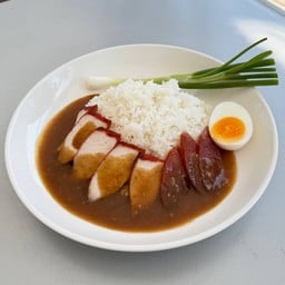 Kora ข้าวหมูแดง หมูกรอบ by Chef Toey