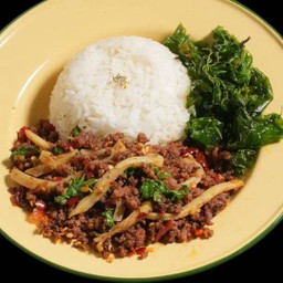 กะเพราเนื้อสับหน่อไม้ (กับข้าว) Beef+Bamboo (Kub Khao)