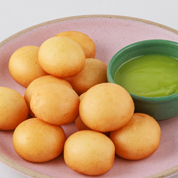 หมั่นโถวทอด สังขยาCrispy Mini Bun with Pandan Dipping.