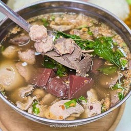 ต้มเลือดหมูหม้อไฟ