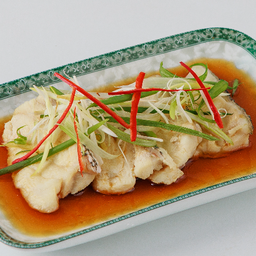 เนื้อปลากะพงนึ่งซีอิ๊วSteamed Sea Bass with Soy Sauce.